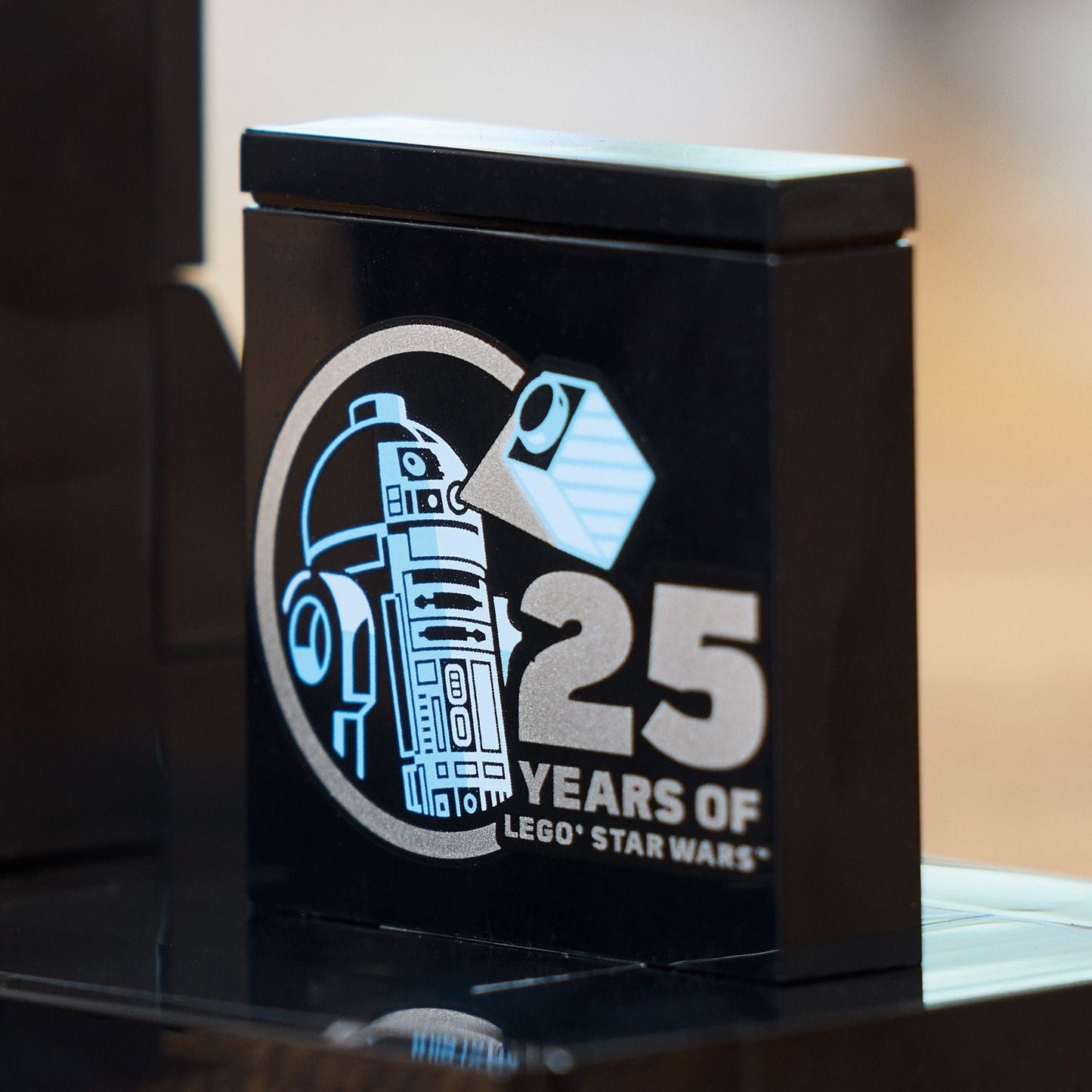 75377 Invisible Hand™